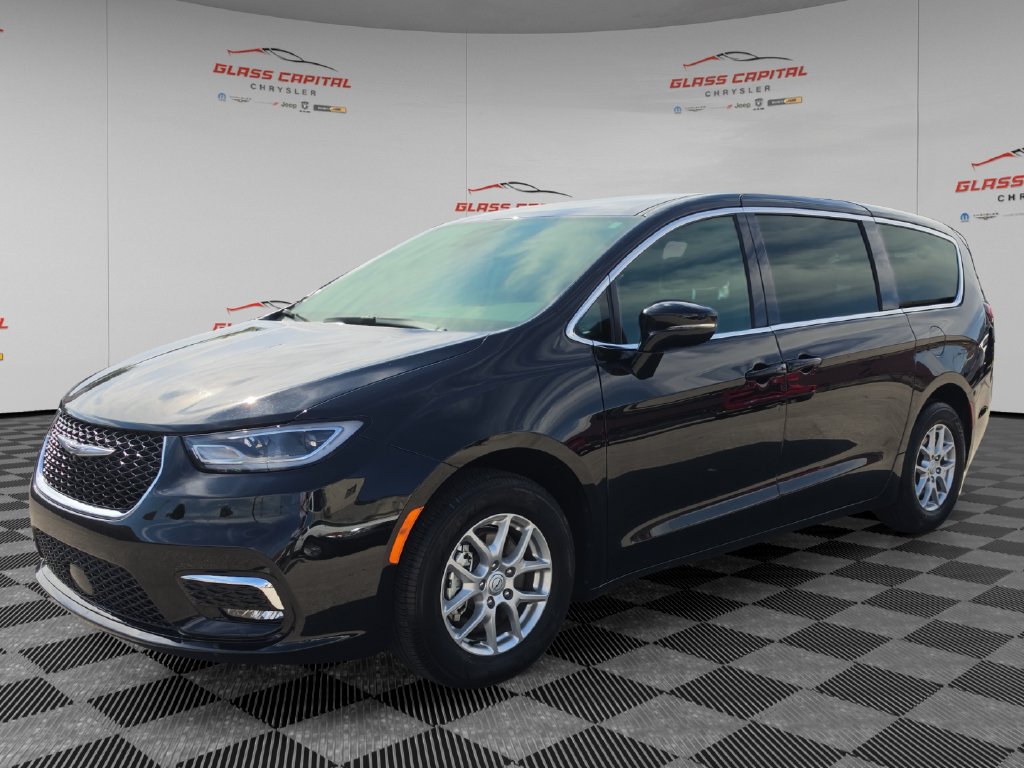 Used 2026 Chrysler Pacifica Select FWD image 3