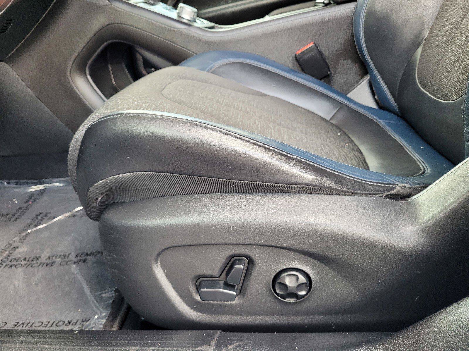 Used 2015 Chrysler 200 S w/ Navigation & Sound Group I FWD image 22