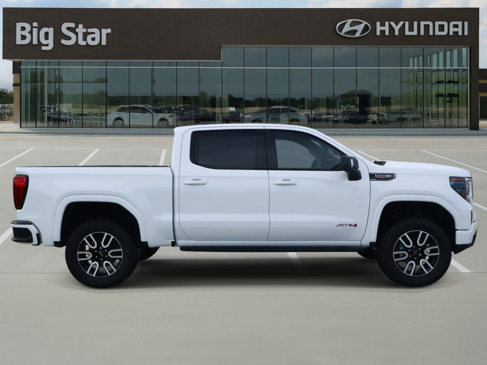 Used 2024 GMC Sierra 1500 AT4 w/ Technology Package AWD/4WD image 5
