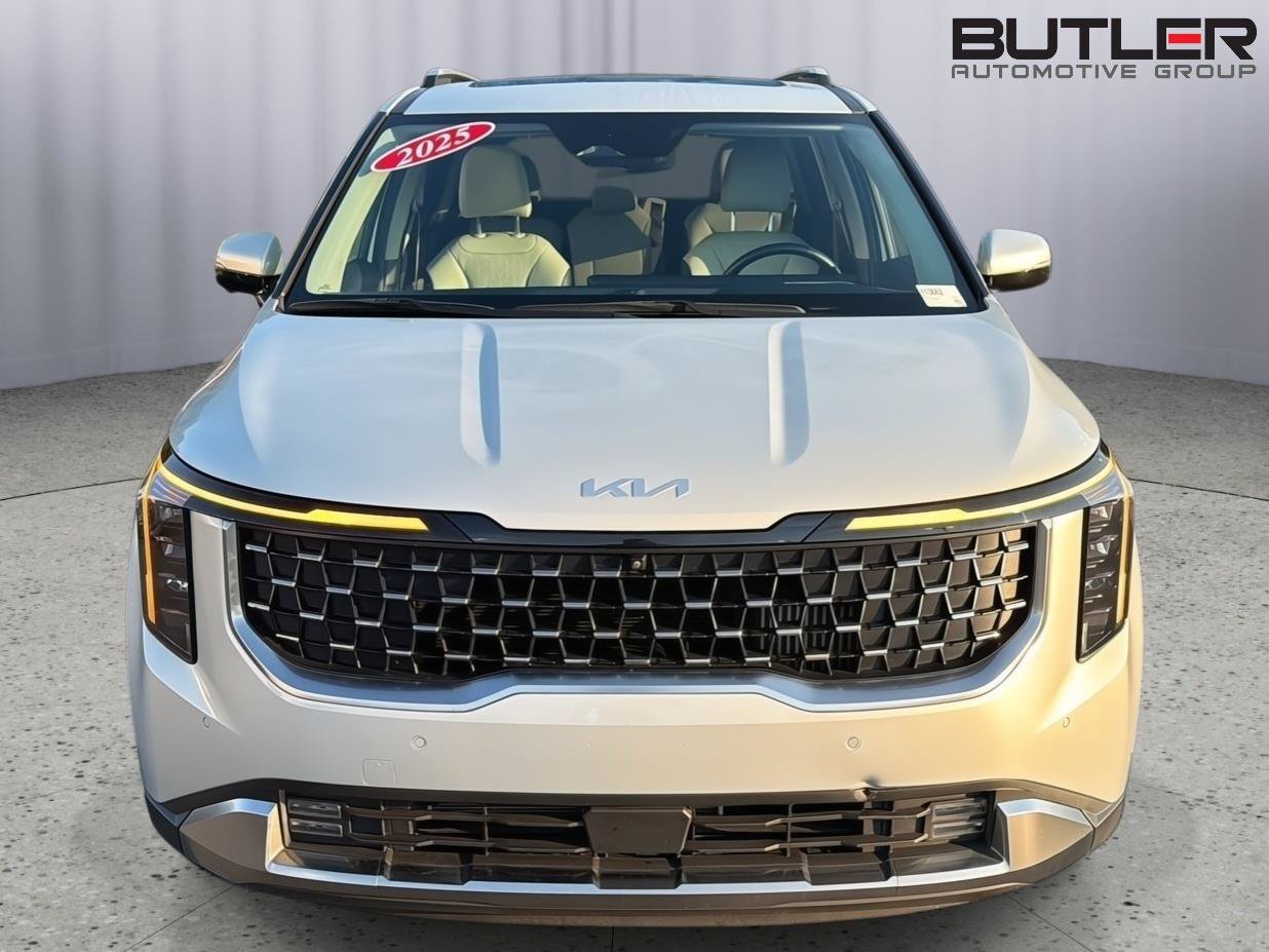 Used 2025 Kia Carnival SX FWD image 9