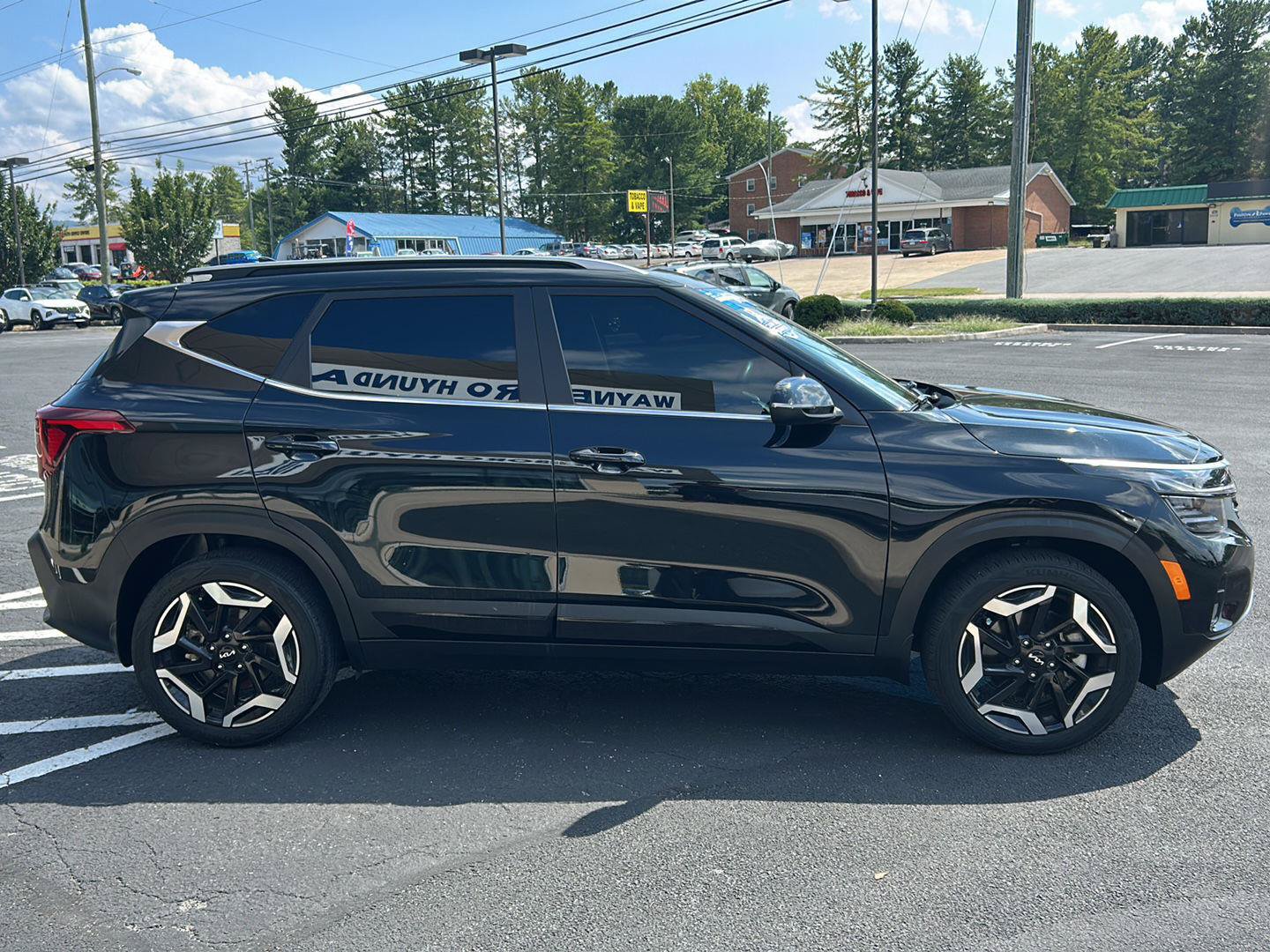 Used 2024 Kia Seltos SX w/ SX Sunroof Package AWD/4WD image 10