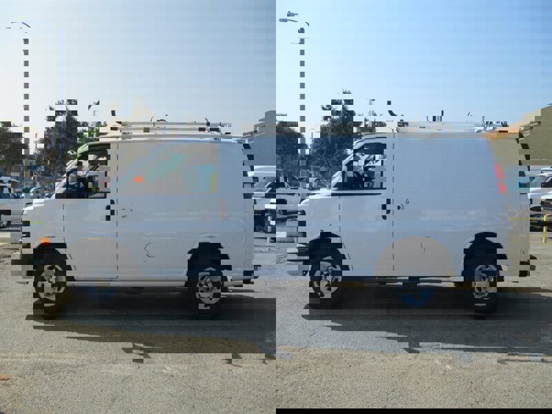 Used 2014 Chevrolet Express 2500 image 4