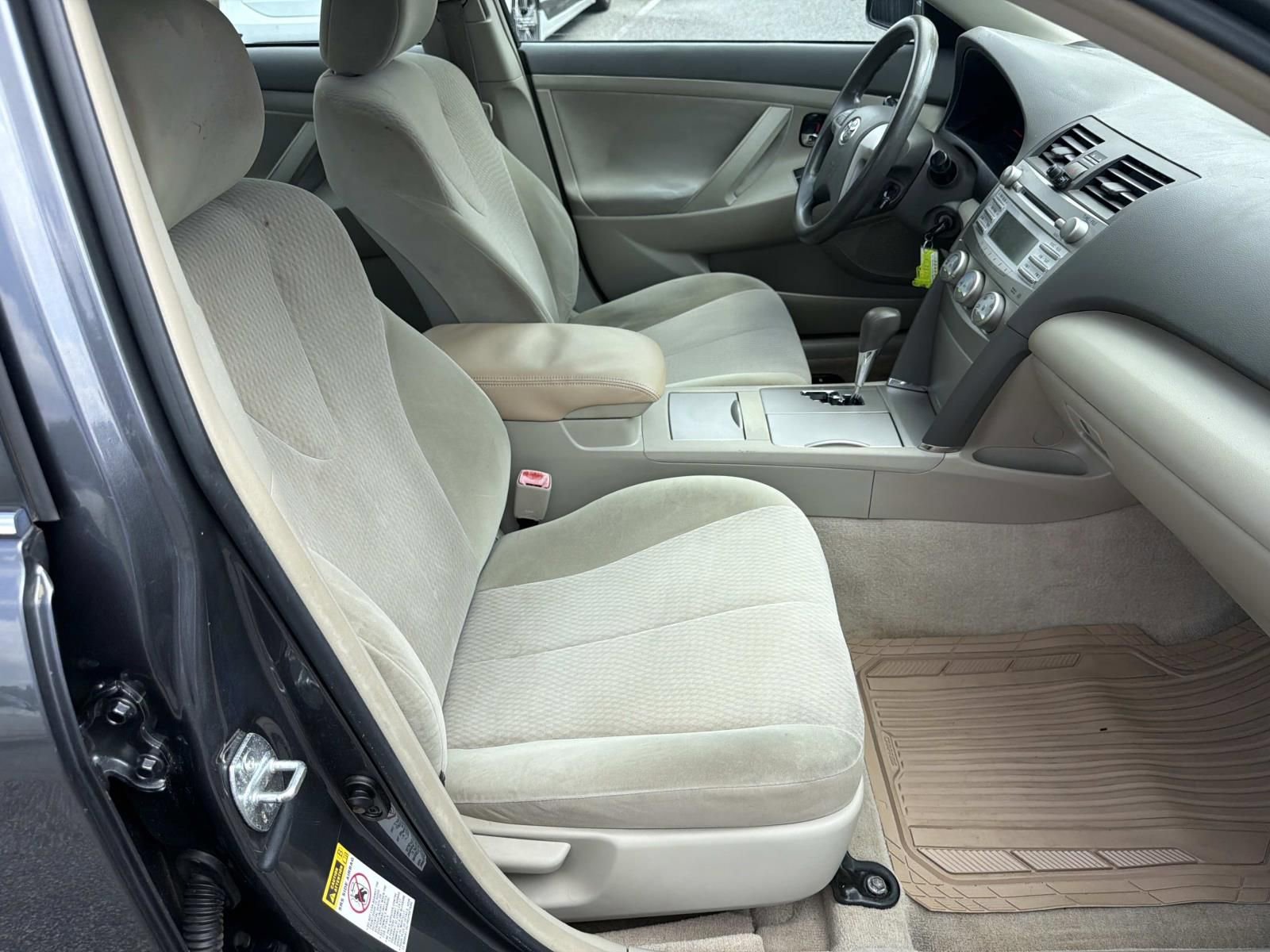 Used 2010 Toyota Camry LE FWD image 13