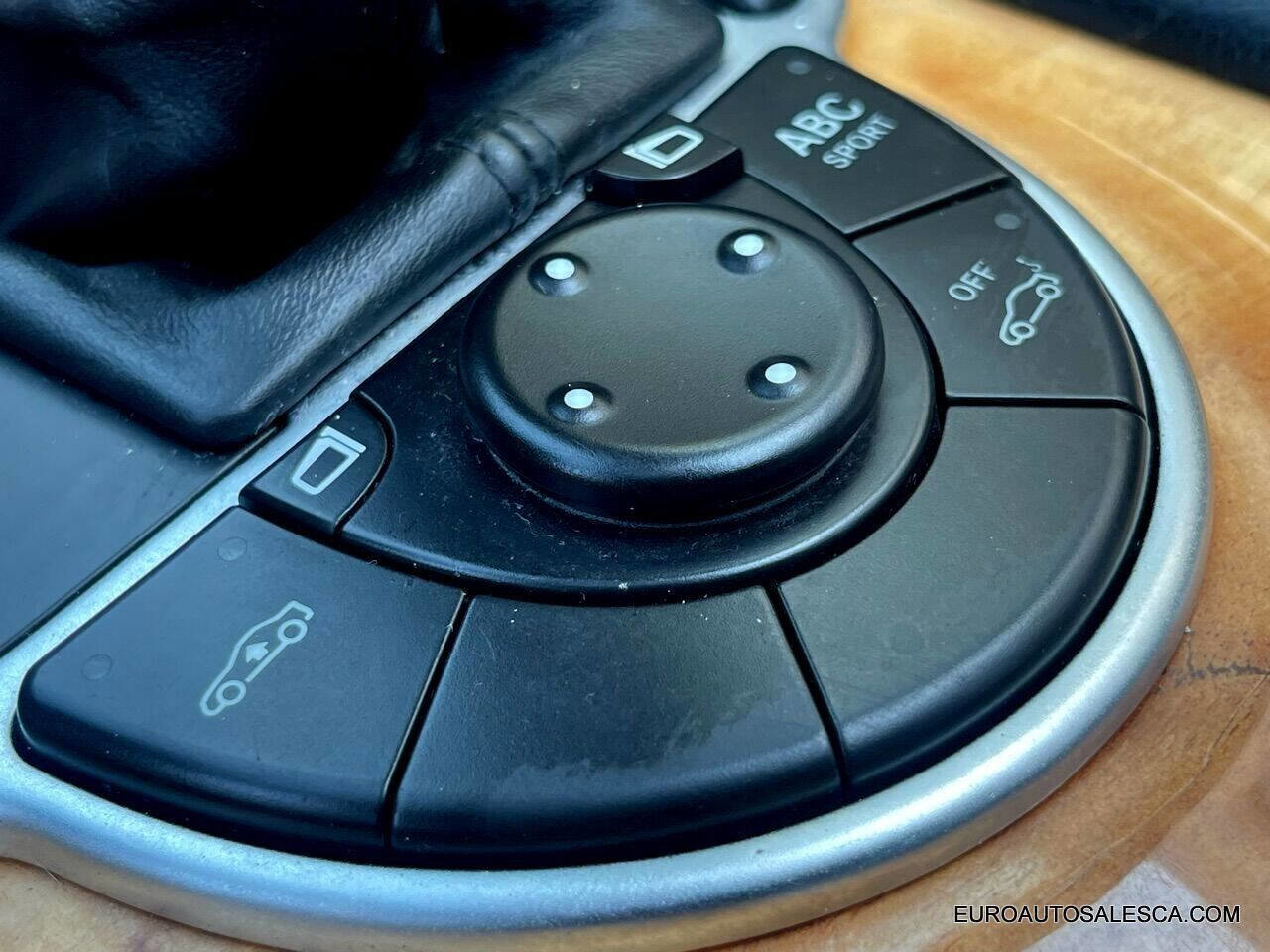 Used 2011 Mercedes-Benz SL 550 image 23