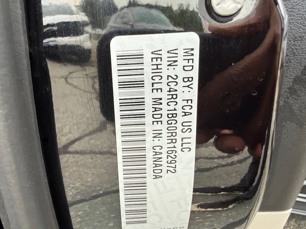 Used 2024 Chrysler Pacifica Touring-L FWD image 37
