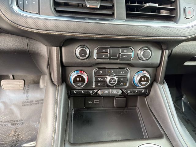 Used 2022 GMC Yukon XL AT4 w/ Technology Package image 22