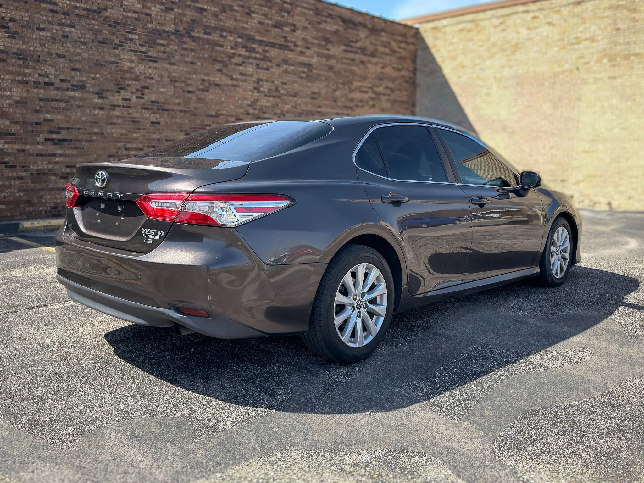 Used 2018 Toyota Camry LE image 7
