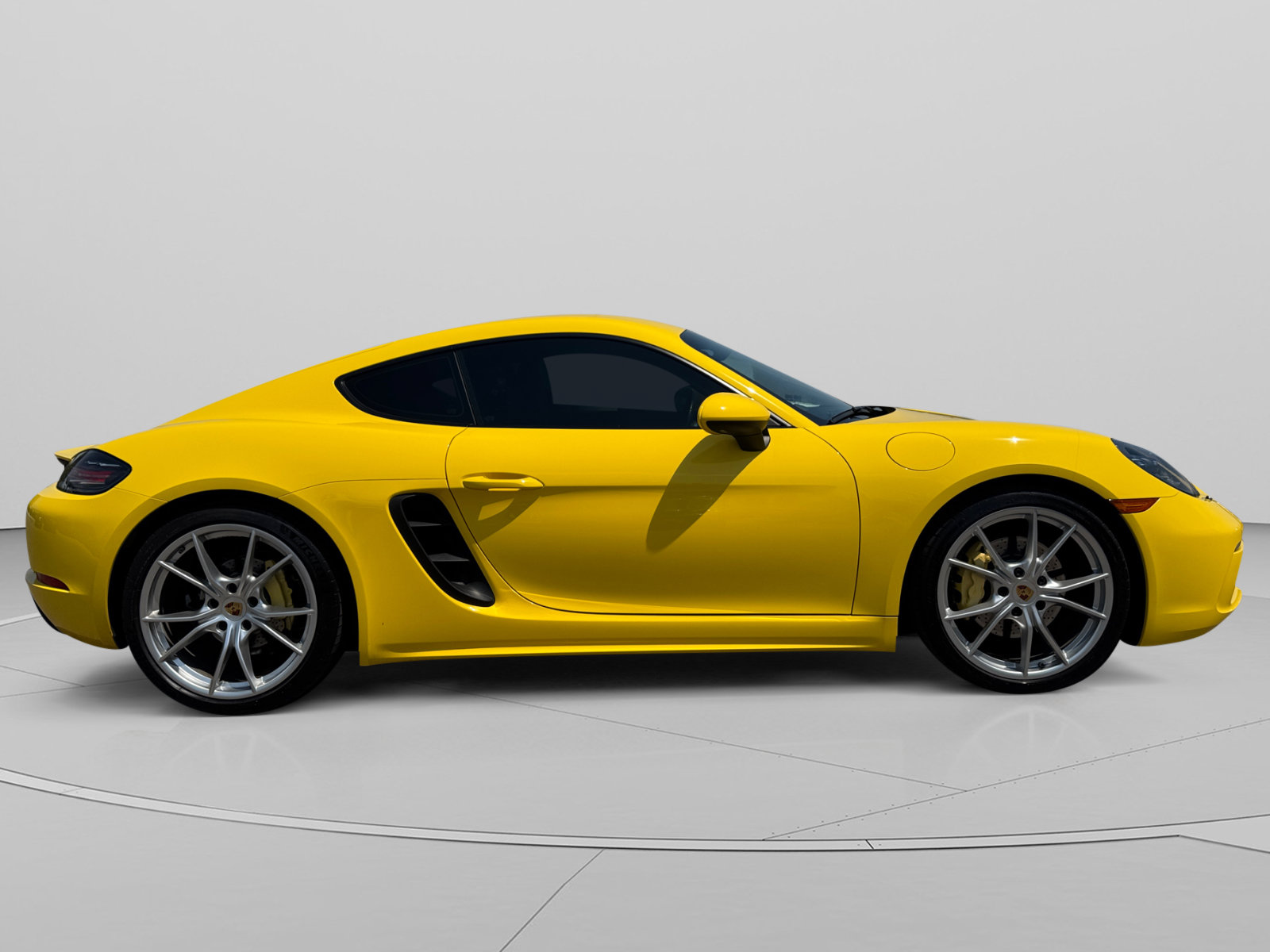Used 2022 Porsche 718 Cayman RWD image 6