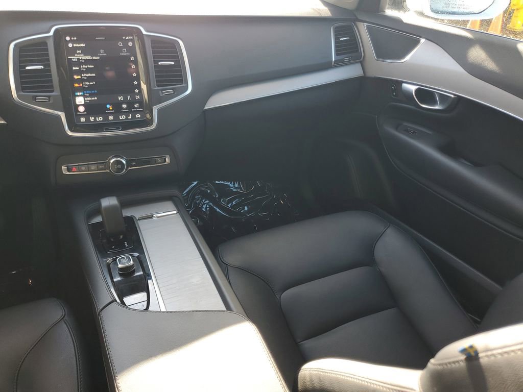 Certified 2024 Volvo XC90 B5 Core w/ Climate Package AWD/4WD image 14