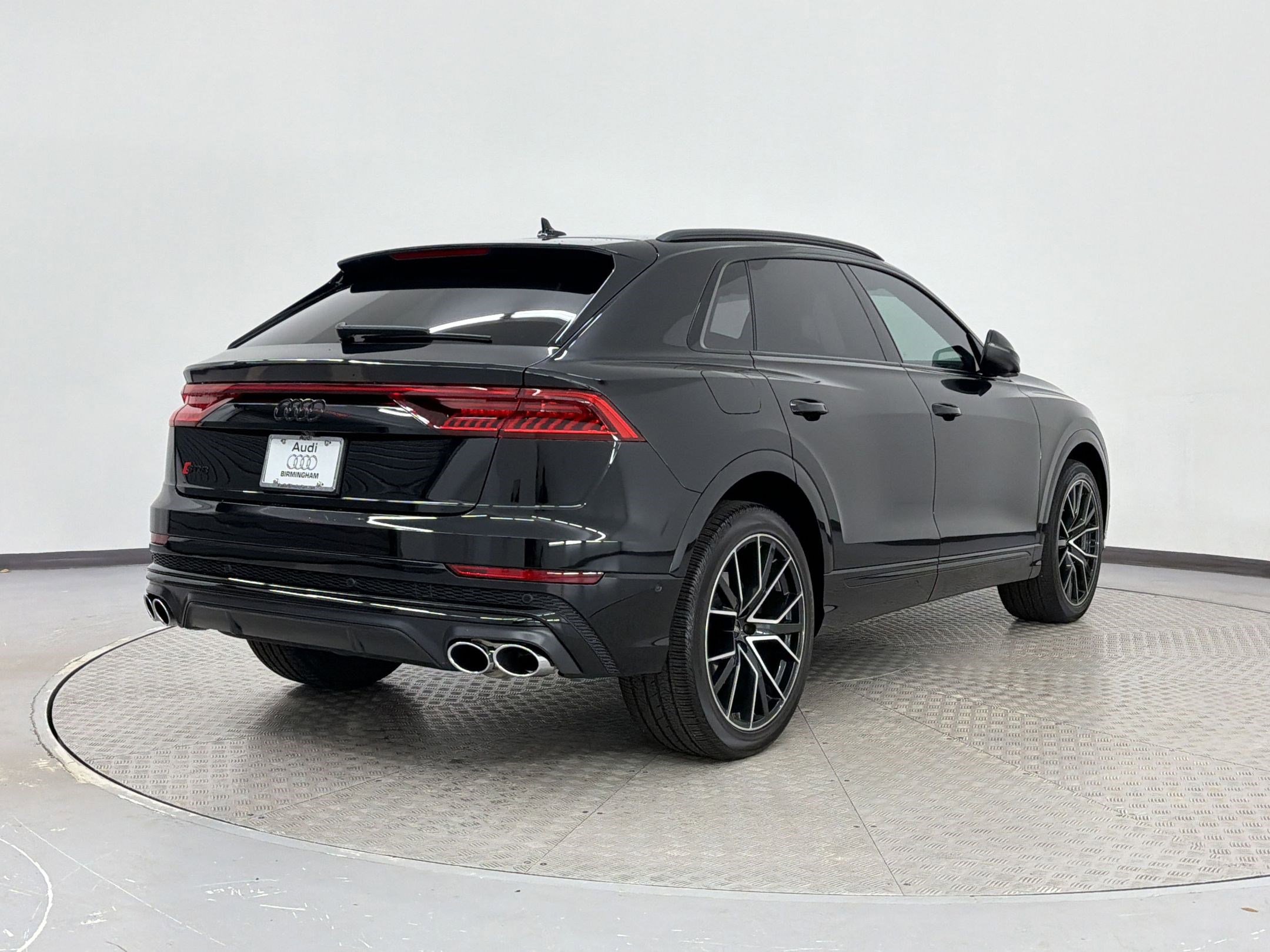 Used 2023 Audi SQ8 Prestige AWD/4WD image 9