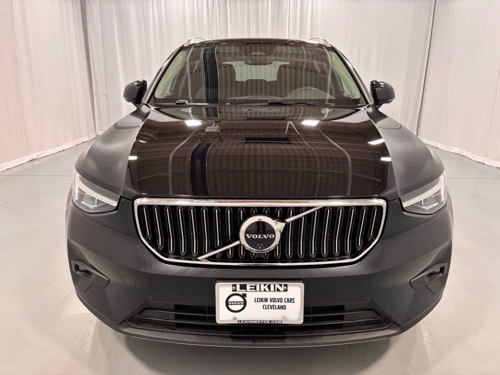 Certified 2025 Volvo XC40 B5 Plus image 3