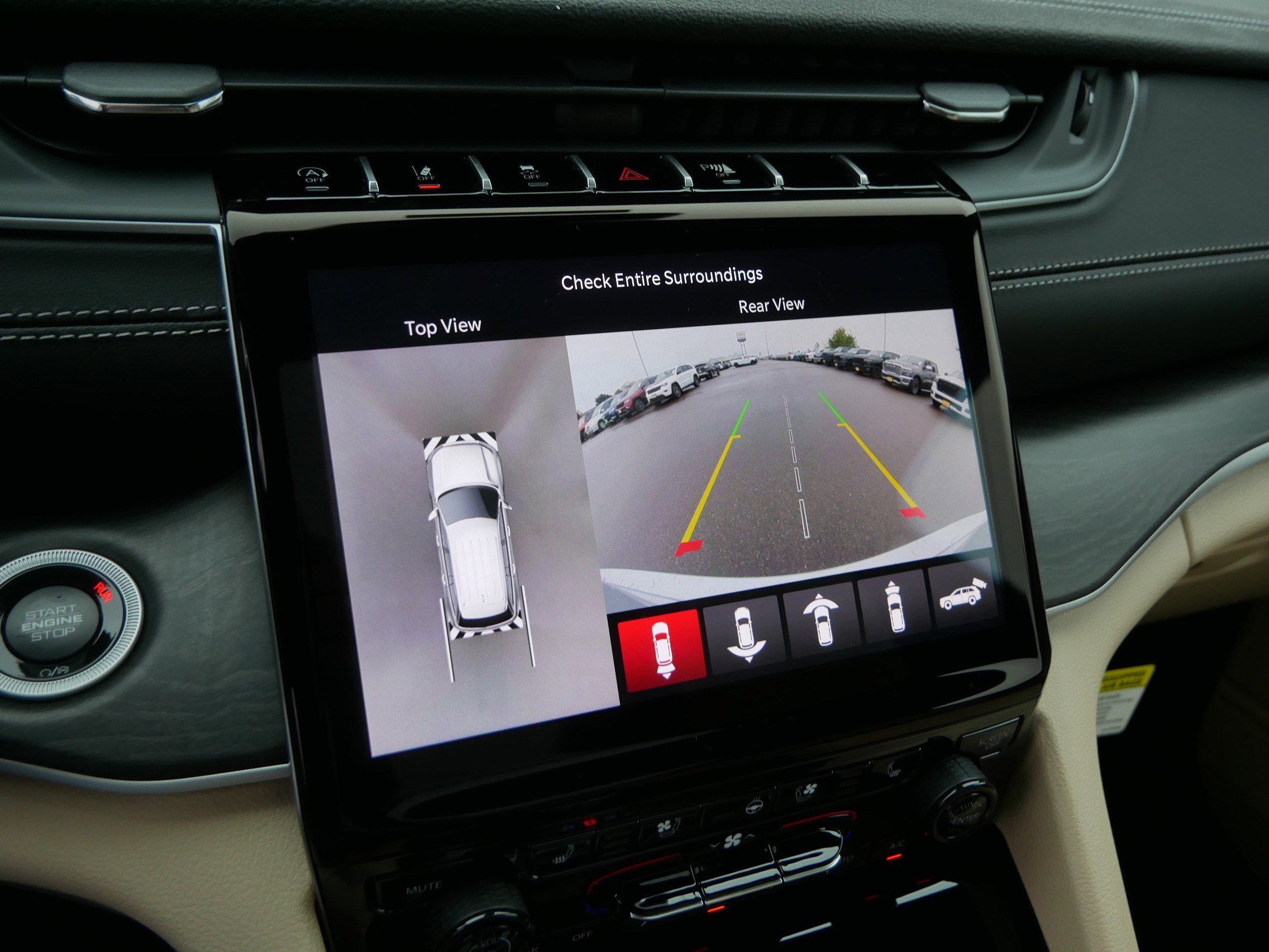 New 2025 Jeep Grand Cherokee Limited w/ Luxury Tech Group II image 16