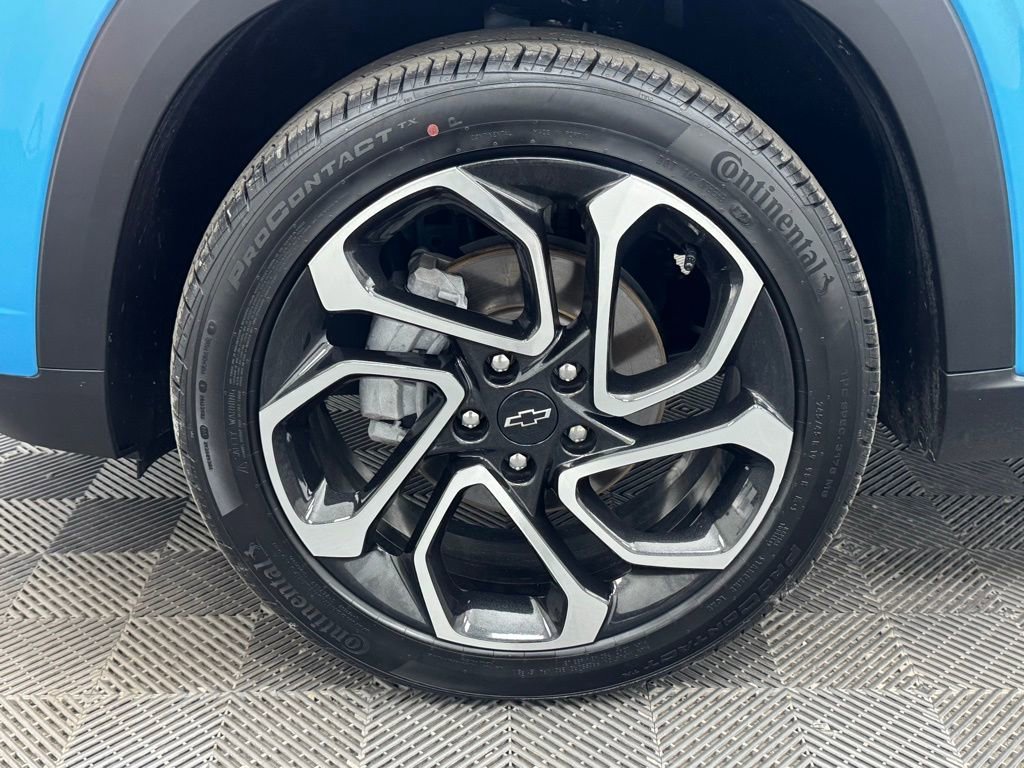 Used 2025 Chevrolet Trax RS FWD image 13