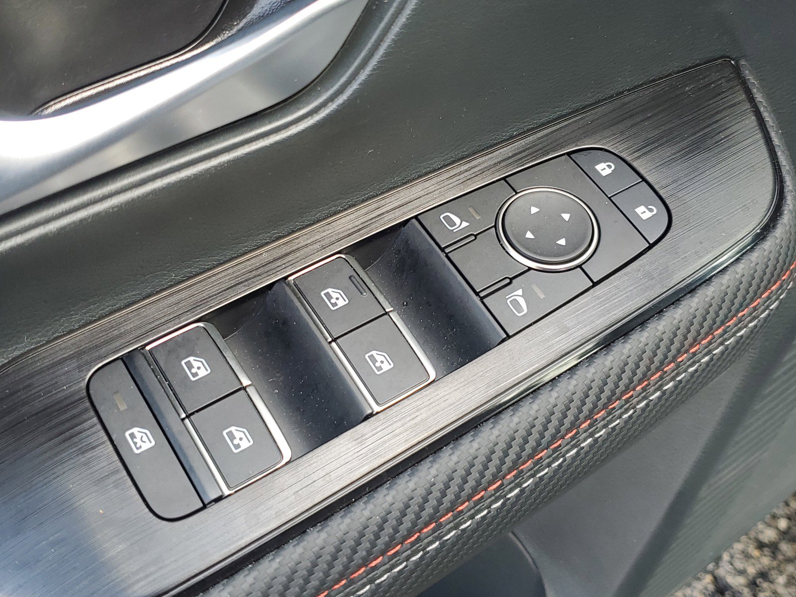 Certified 2025 Nissan Kicks SR image 27