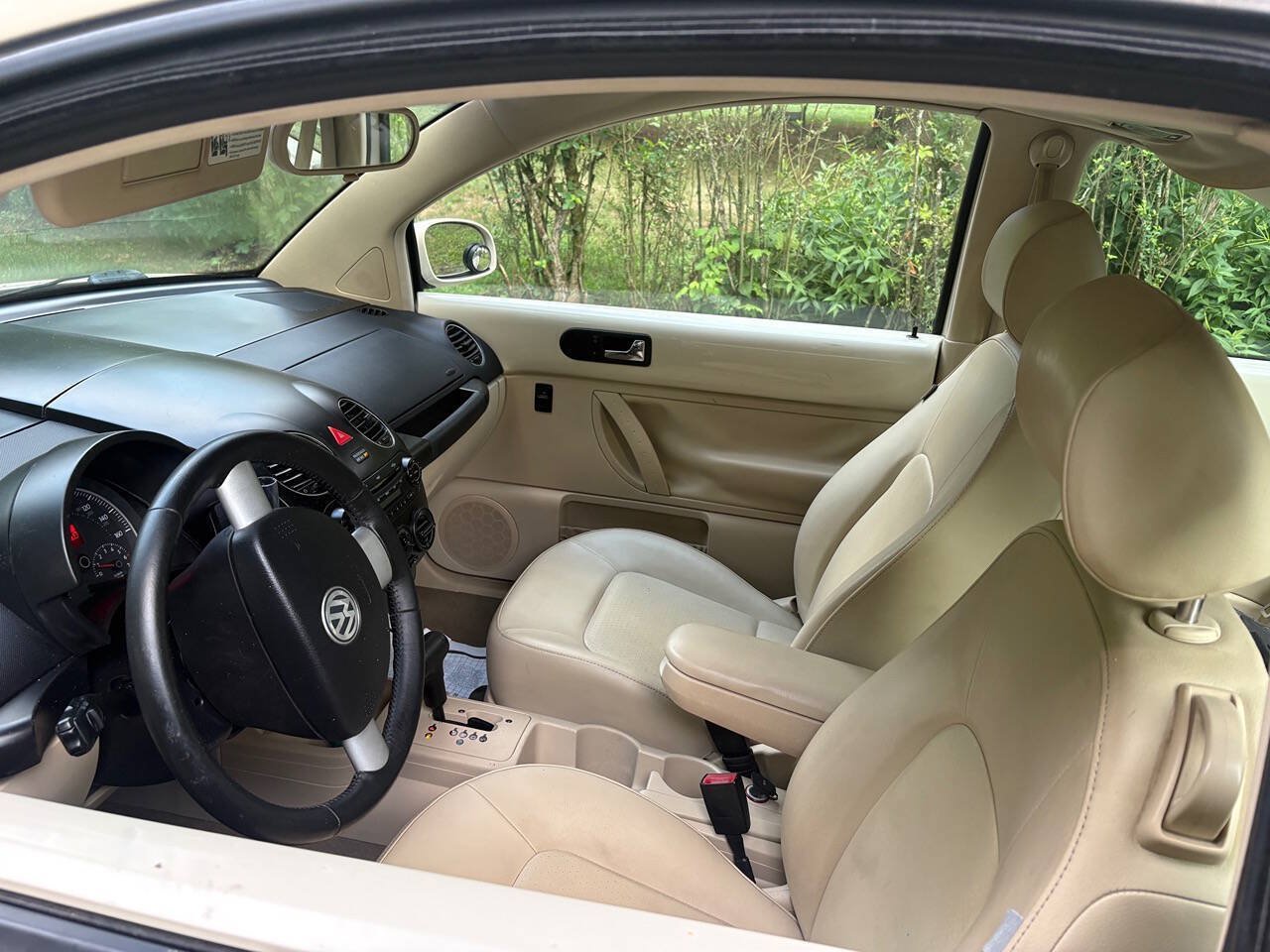 Used 2008 Volkswagen Beetle SE FWD image 5