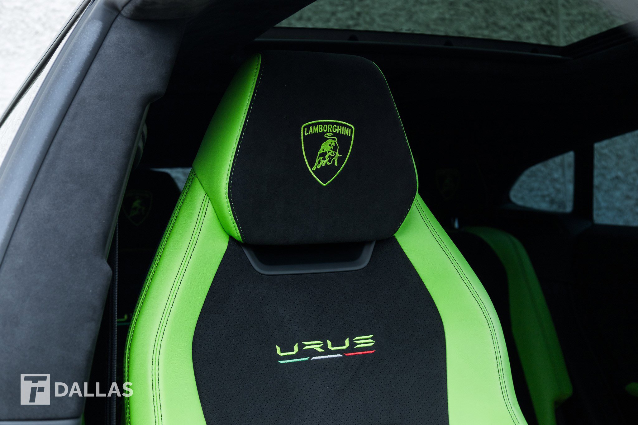 Used 2021 Lamborghini Urus AWD/4WD image 43