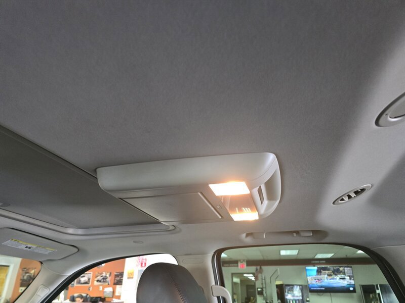 Used 2010 GMC Yukon Denali AWD/4WD image 13