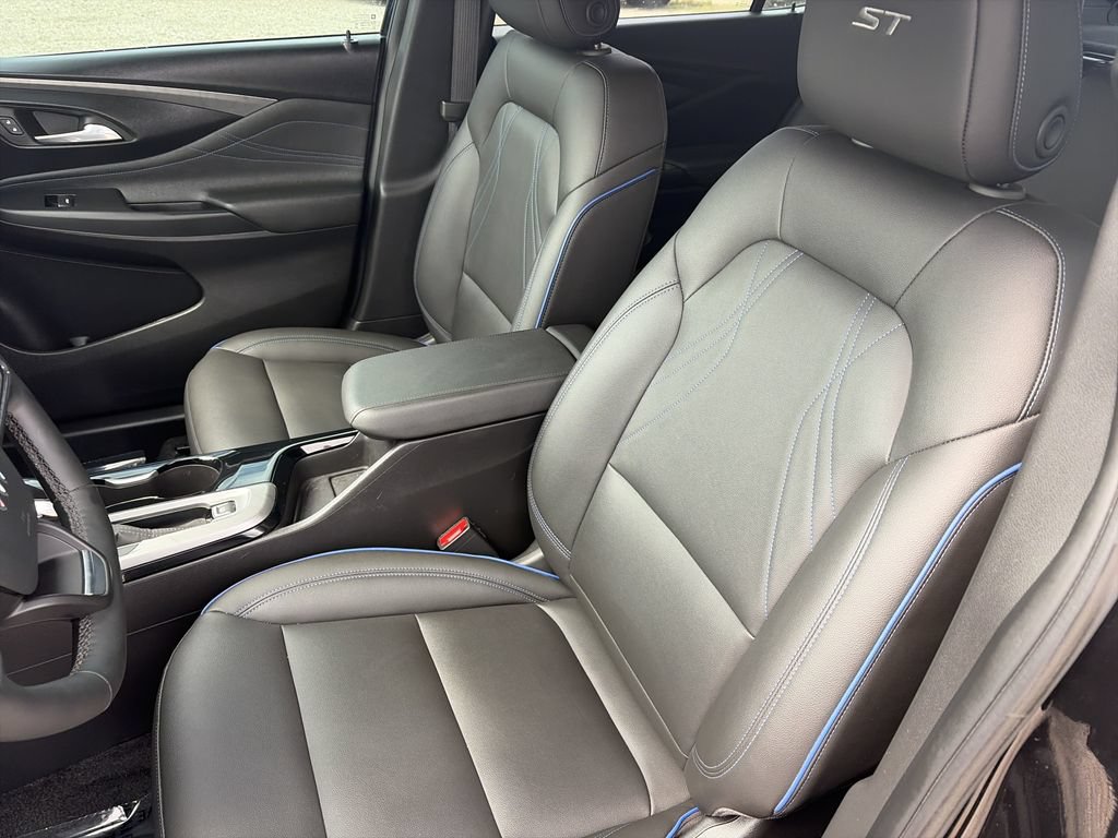 Used 2024 Buick Envista Sport Touring w/ Convenience I Package FWD image 11