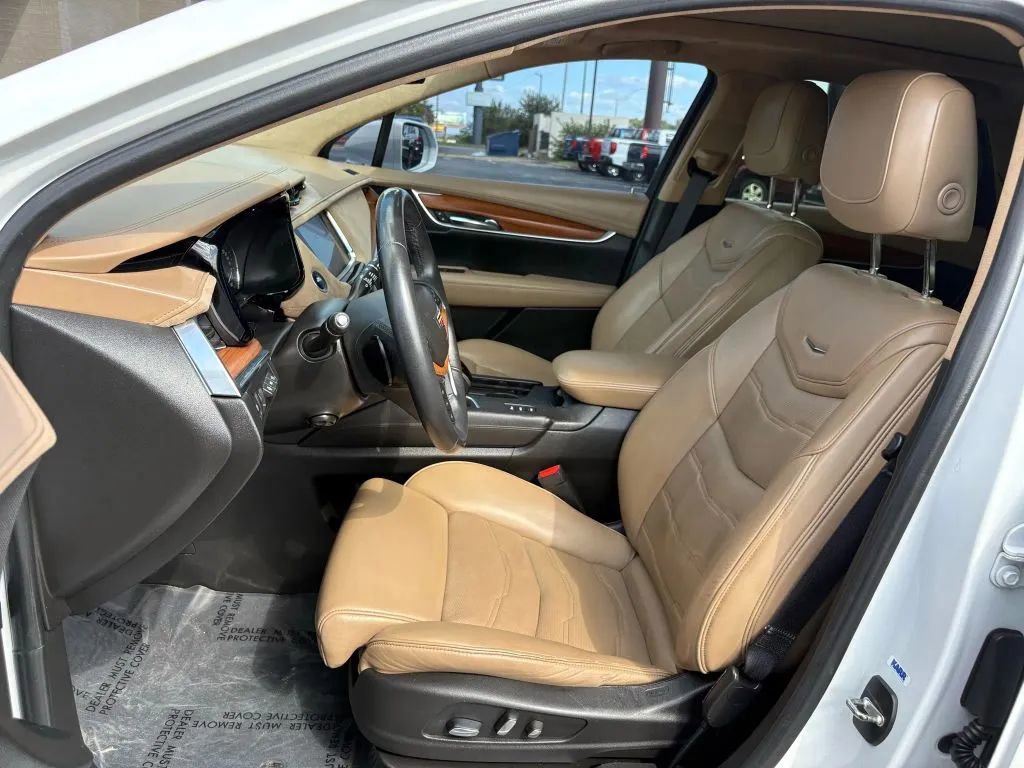 Used 2017 Cadillac XT5 Platinum AWD/4WD image 21