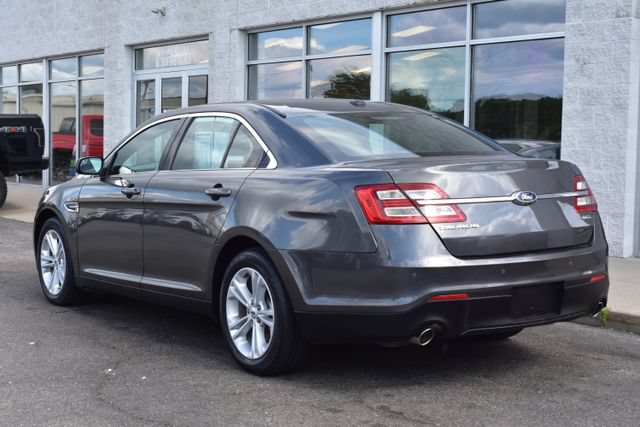 Used 2017 Ford Taurus SEL FWD image 8