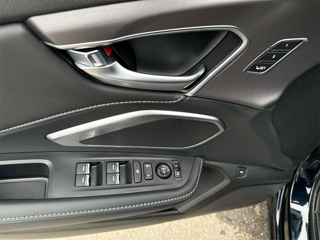 Used 2025 Acura RDX SH-AWD image 15