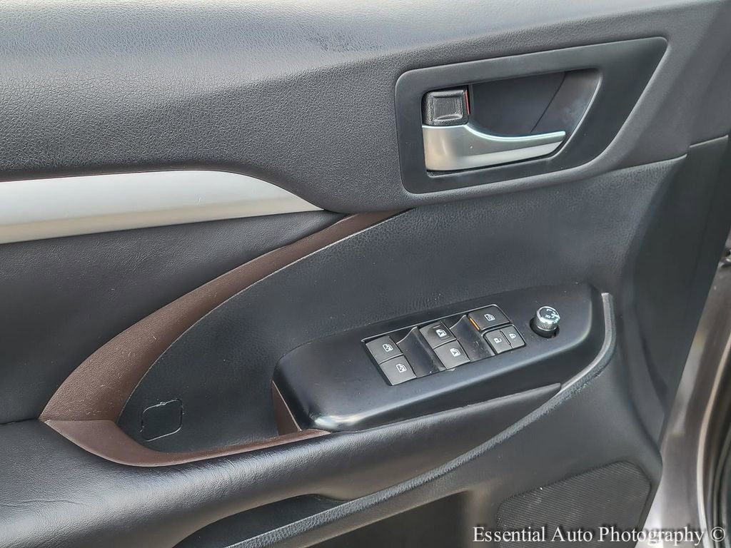 Used 2019 Toyota Highlander XLE AWD/4WD image 15