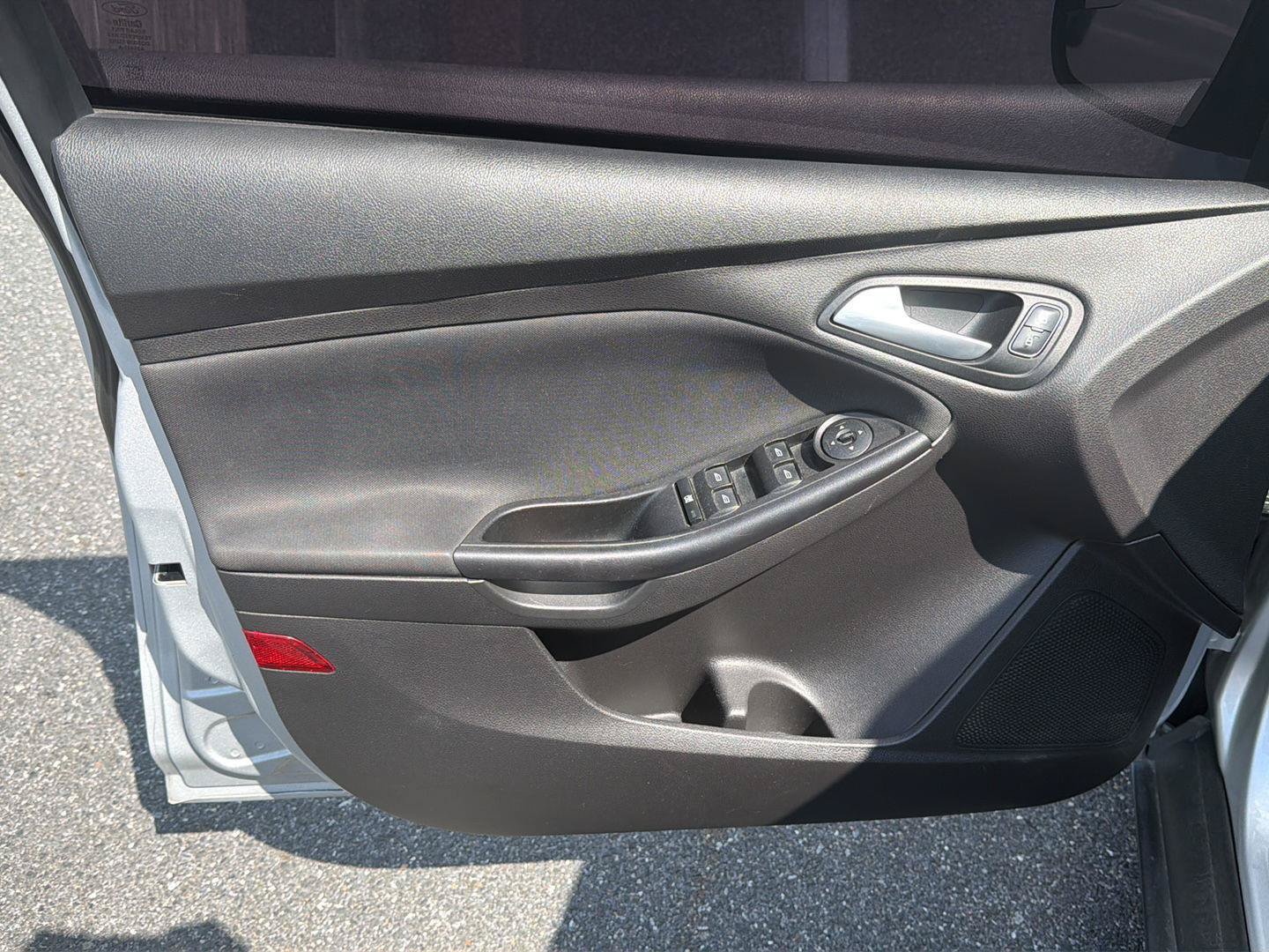 Used 2018 Ford Focus SE FWD image 8