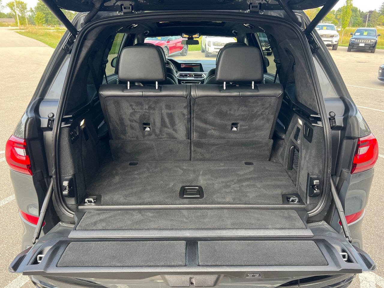 Used 2022 BMW X7 xDrive40i w/ M Sport Package image 29