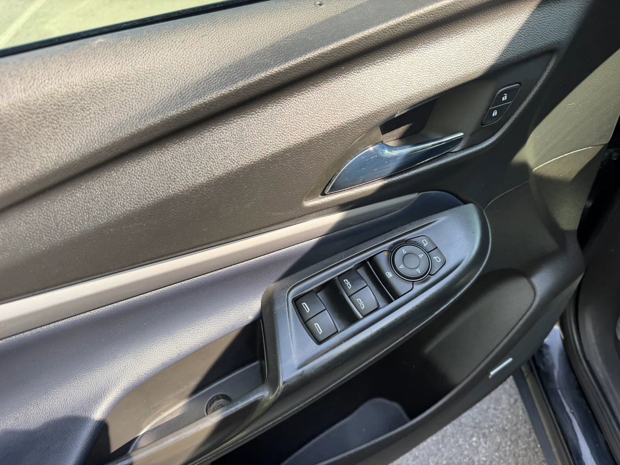 Used 2022 Chevrolet Bolt EUV Premier w/ Launch Edition FWD image 22