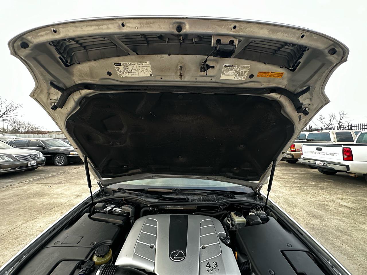 Used 2004 Lexus LS 430 w/ Premium Pkg RWD image 25