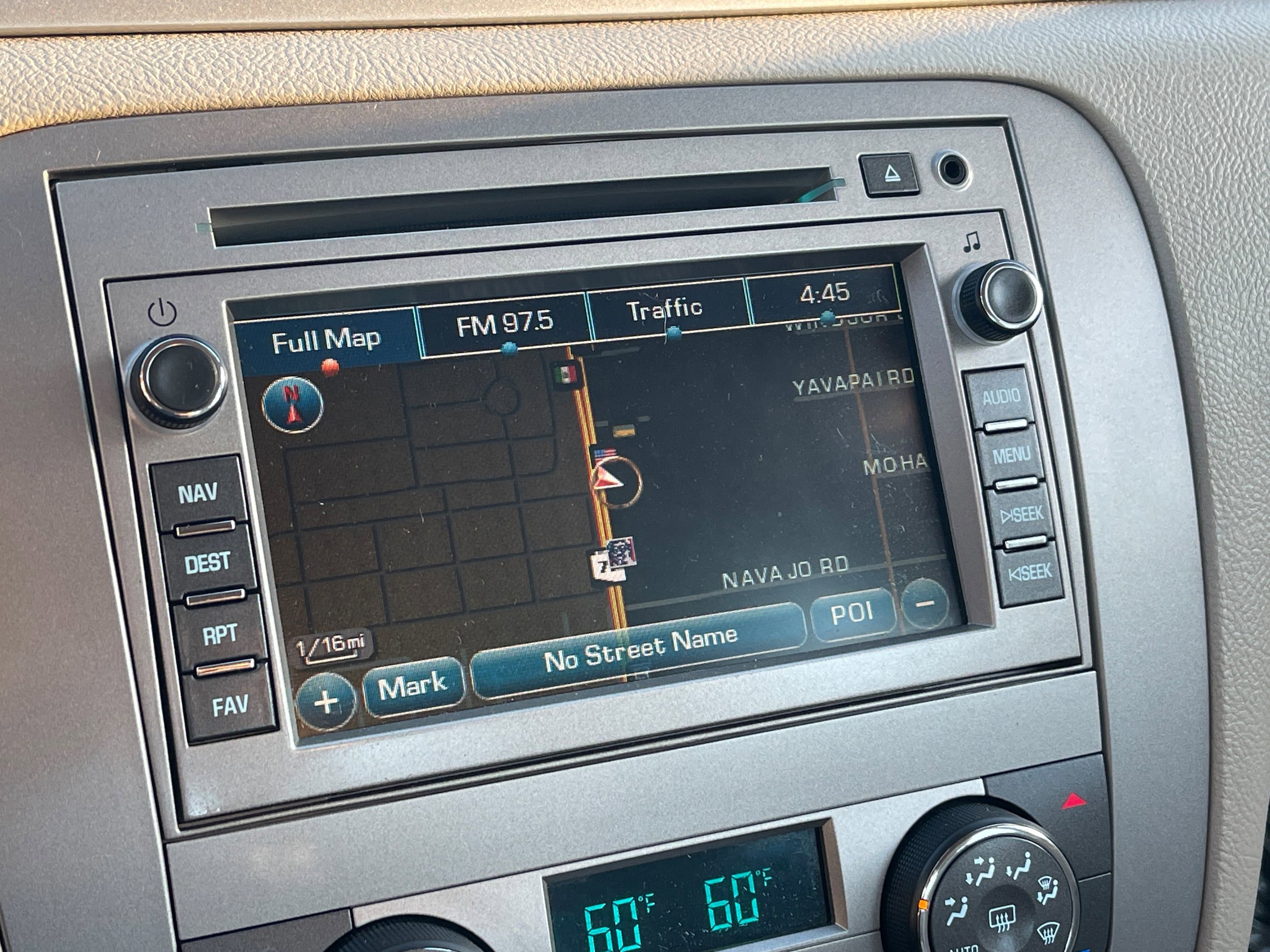 Used 2011 Buick Lucerne Super FWD image 24