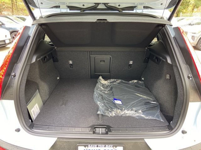 New 2026 Volvo XC40 B5 Plus w/ Climate Package AWD/4WD image 18