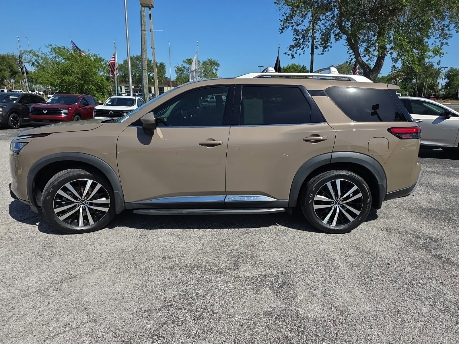 Certified 2023 Nissan Pathfinder Platinum w/ Cargo Package AWD/4WD image 5