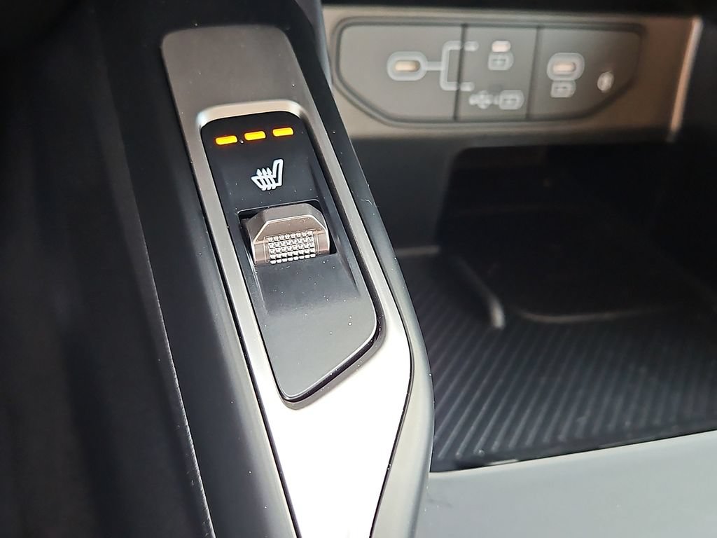 Used 2025 Kia Sorento S FWD image 17