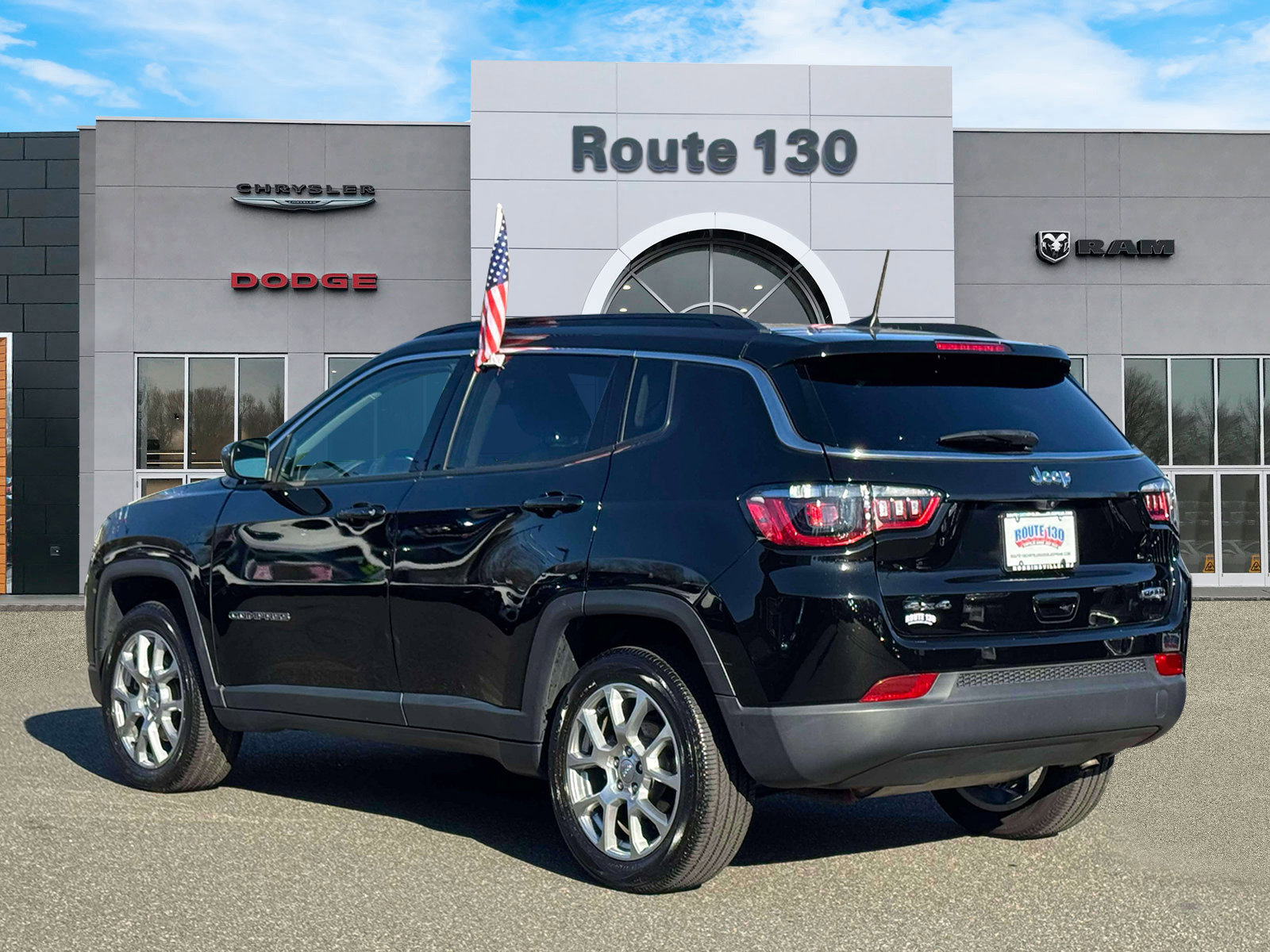 Used 2022 Jeep Compass Latitude image 3