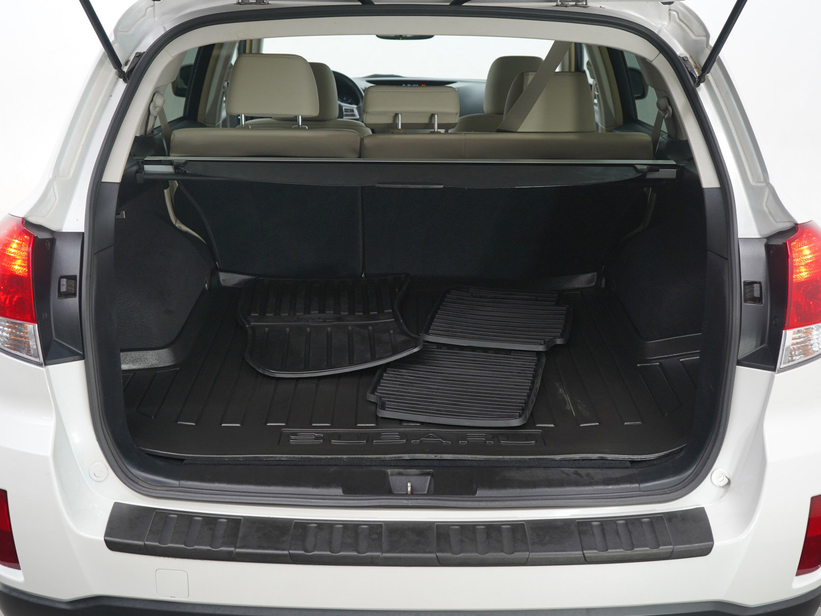 Used 2012 Subaru Outback 2.5i Limited w/ Moonroof Pkg image 9