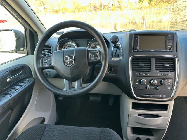 Used 2018 Dodge Grand Caravan SE w/ UConnect Hands-Free Group image 11