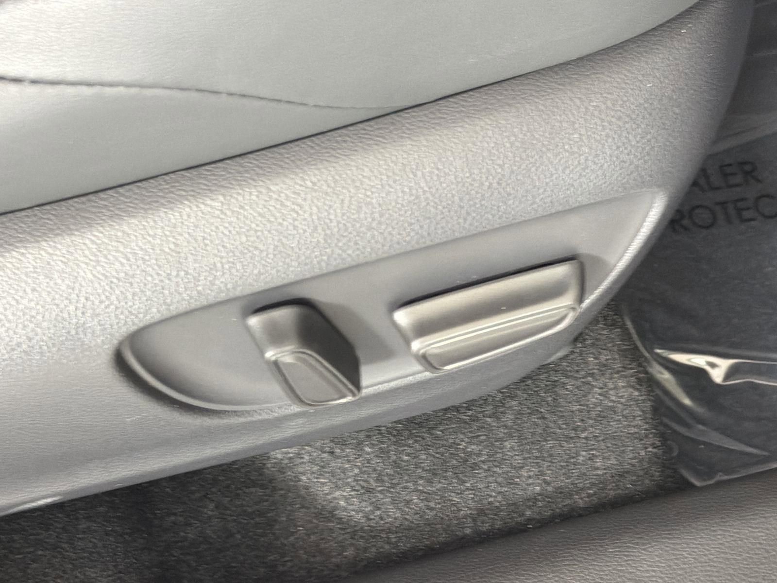 Used 2022 Toyota RAV4 XSE w/ Premium Package image 33