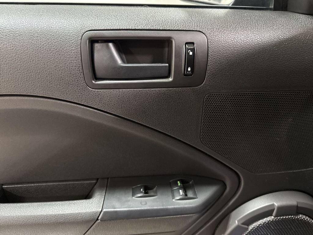 Used 2006 Ford Mustang Convertible image 19