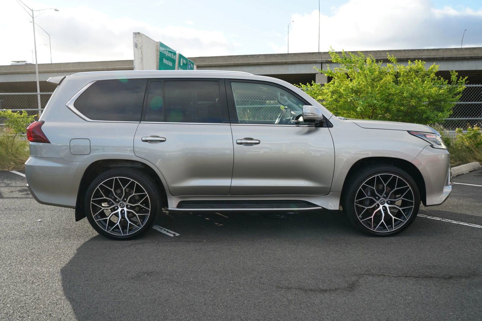 Used 2016 Lexus LX 570 4WD image 27