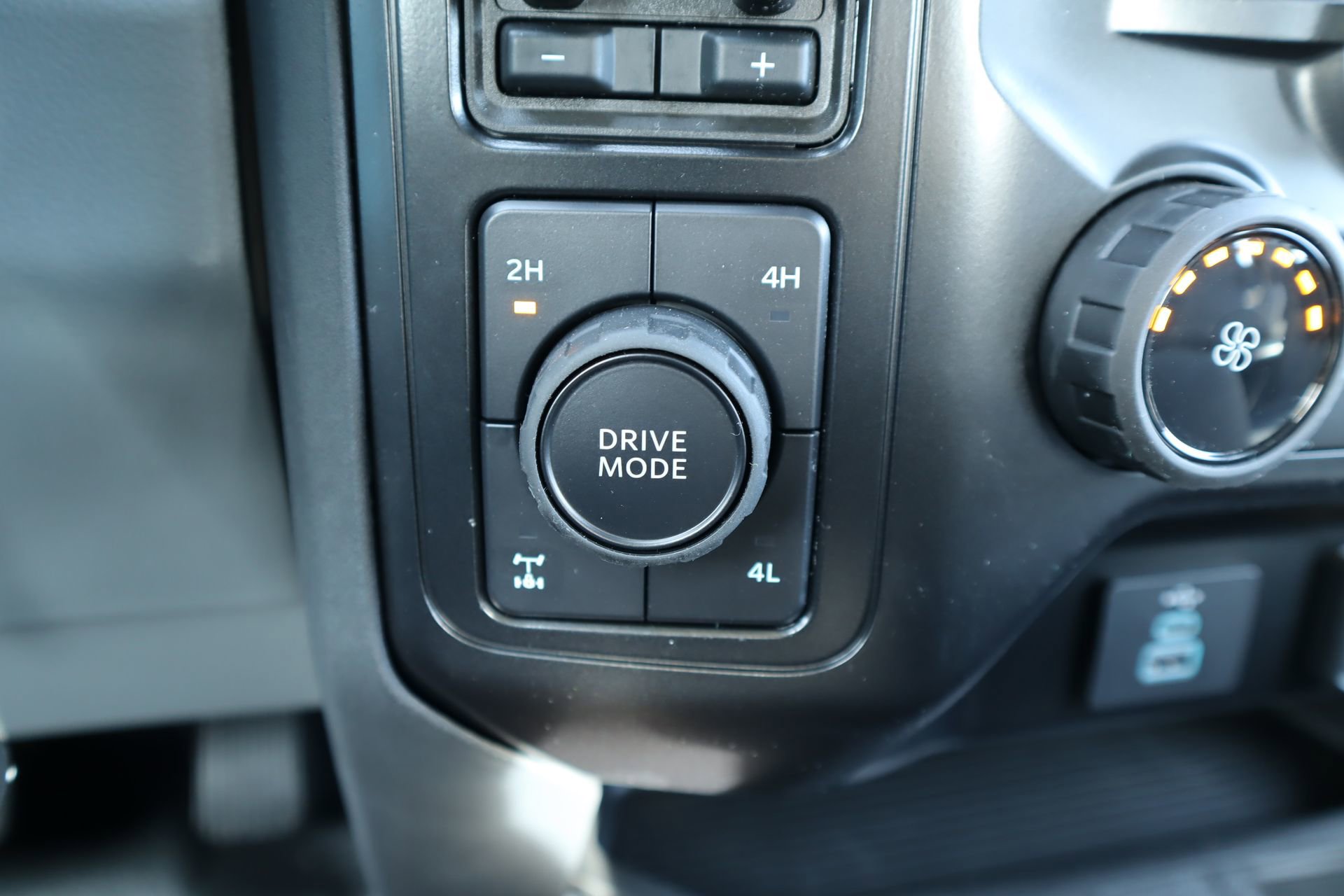 New 2026 Ford F250 XL w/ FX4 Off-Road Package AWD/4WD image 8
