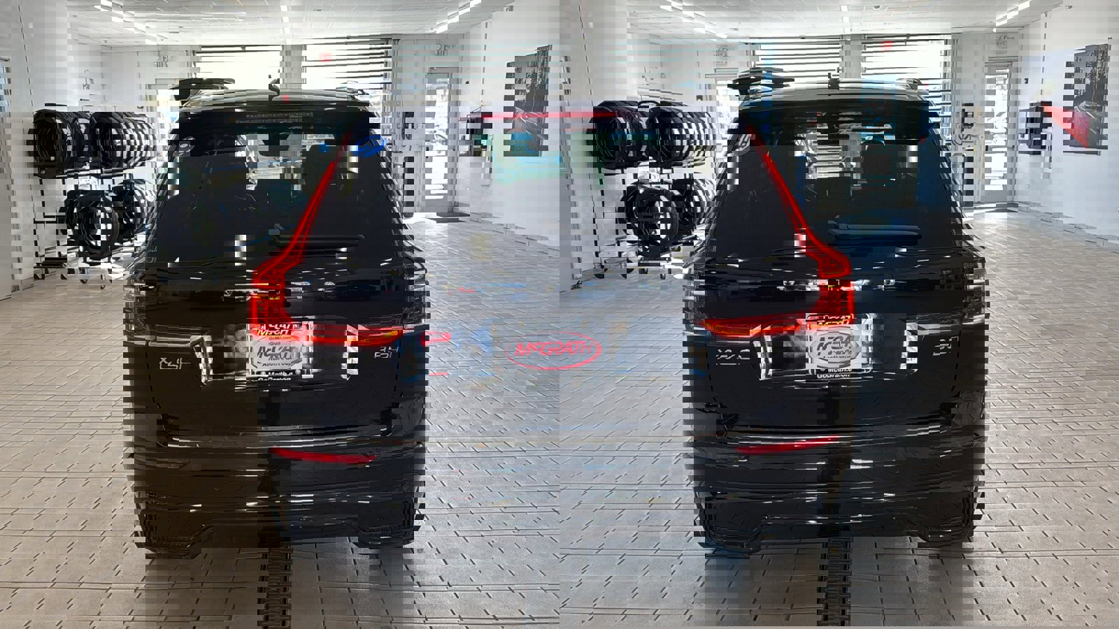 Certified 2023 Volvo XC60 B5 Ultimate w/ Climate Package image 6