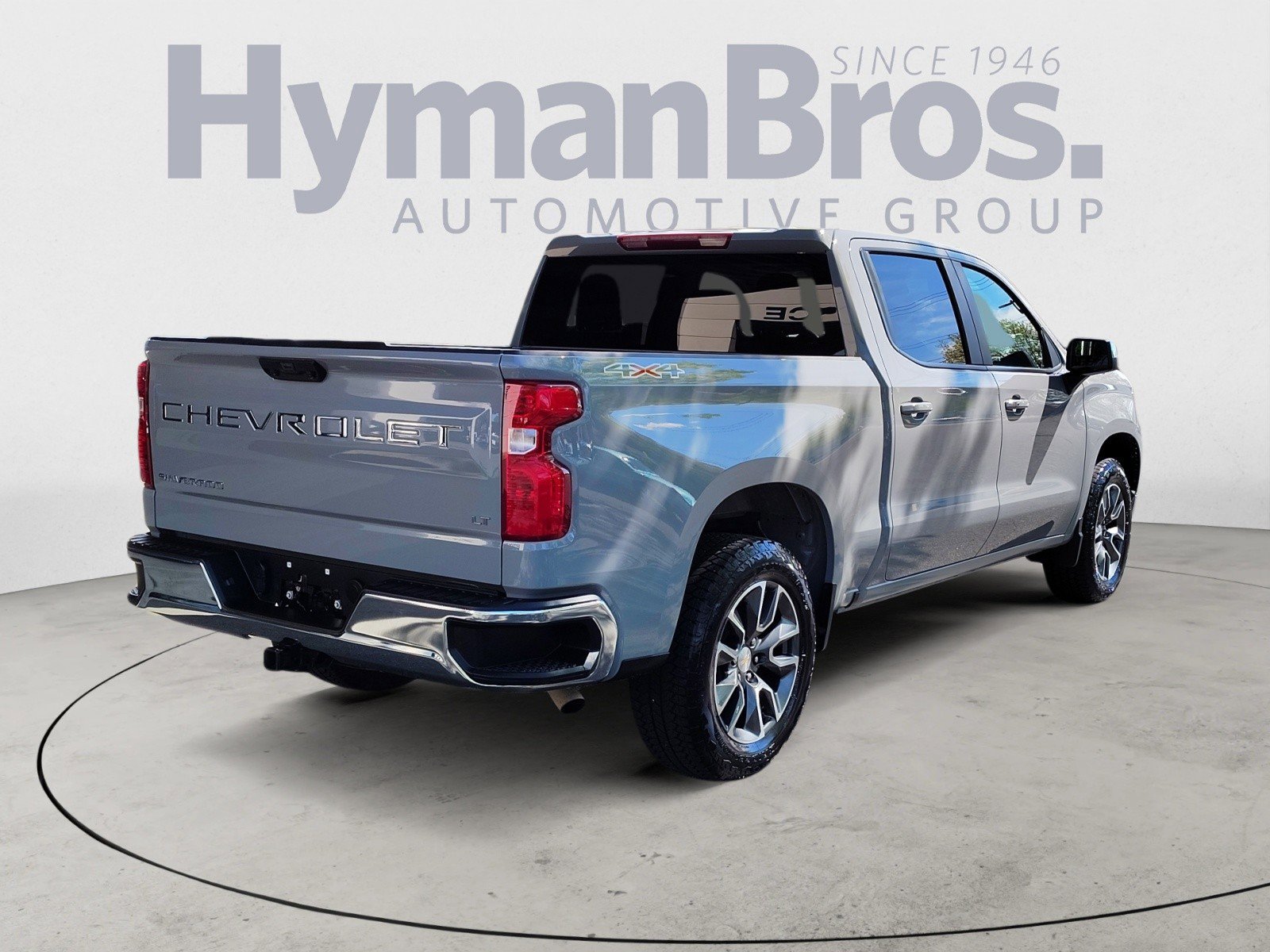 Used 2024 Chevrolet Silverado 1500 LT AWD/4WD image 3