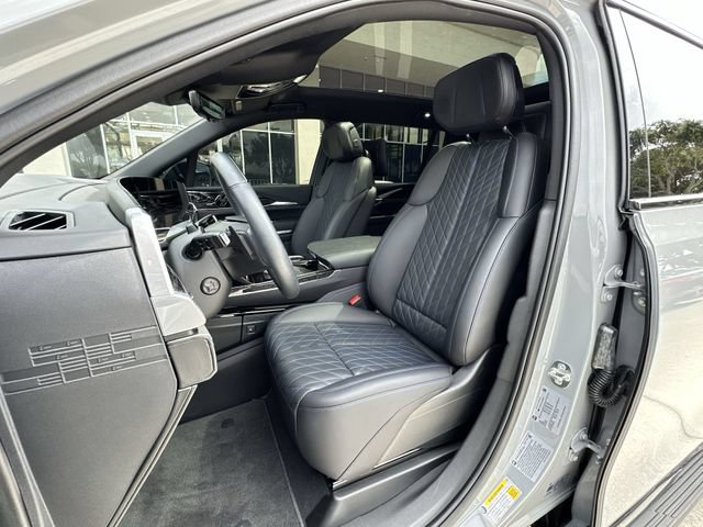 Certified 2026 Cadillac Escalade IQL Sport 1 w/ LPO, ONYX Package AWD/4WD image 19