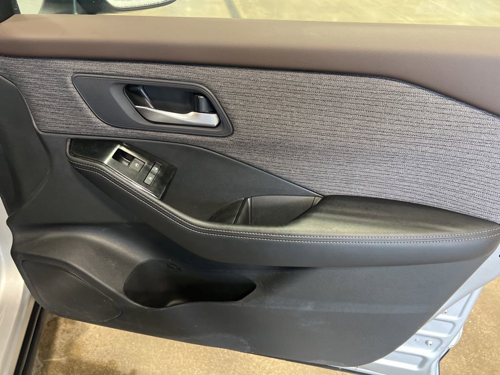 Certified 2023 Nissan Rogue SV image 22