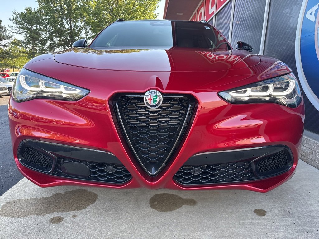 New 2025 Alfa Romeo Stelvio Sprint image 4