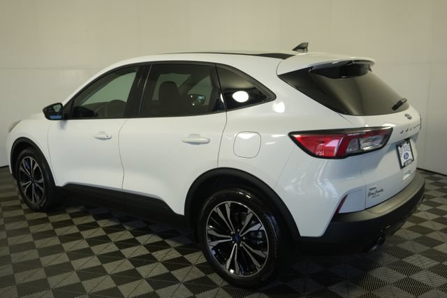 Used 2022 Ford Escape SE w/ SE Sport Appearance Package FWD image 5