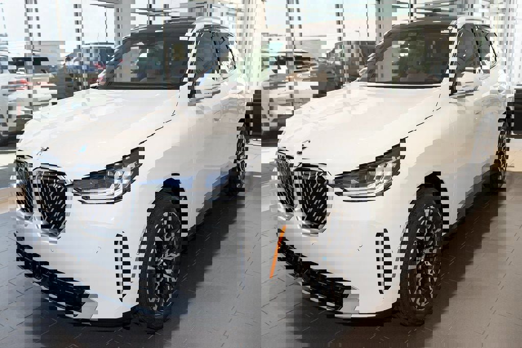 Used 2025 BMW X3 xDrive30i w/ Premium Package image 3