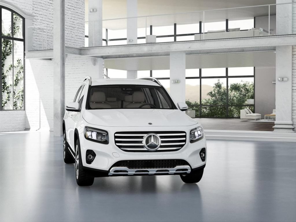 Used 2025 Mercedes-Benz GLB 250 4MATIC image 8