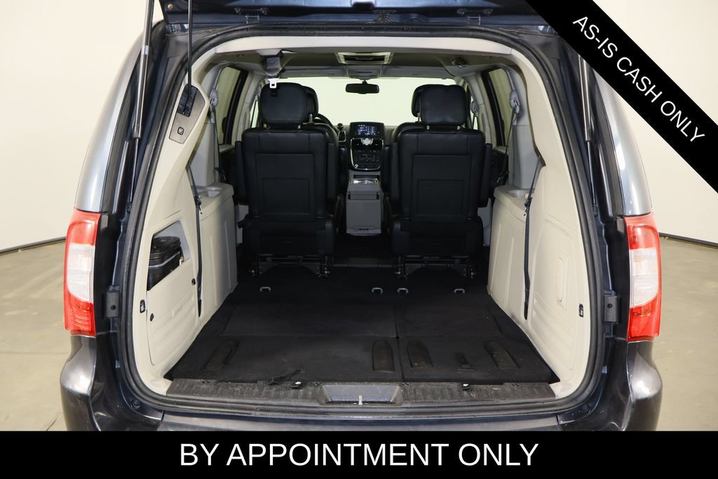 Used 2014 Chrysler Town & Country Touring FWD image 12
